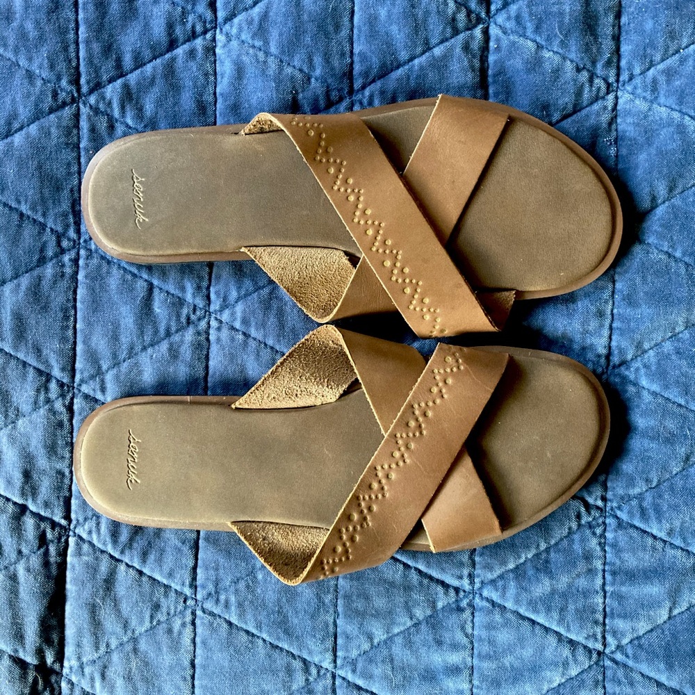 Sanuk Adley women’s sandals, size 10
